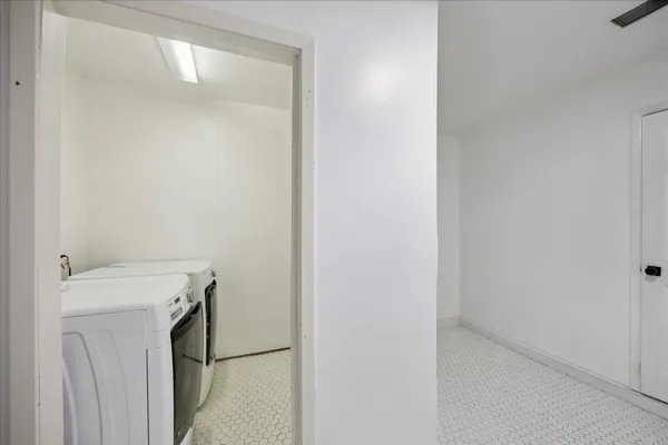 $2,400 | 1136 Oak Tree Drive, Houston, TX 77055