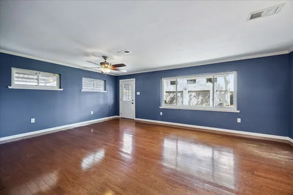 $2,400 | 1136 Oak Tree Drive, Houston, TX 77055