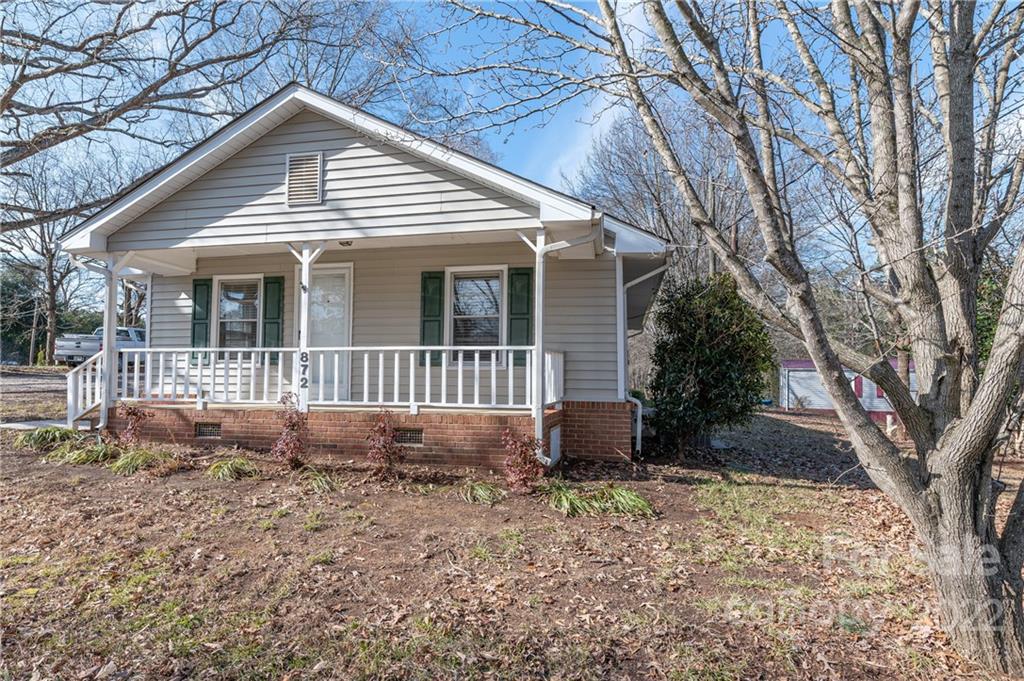 872 State Rd S-29-376 Lancaster, SC 29720 - Photo 2 of 15 a front view of a house with garden