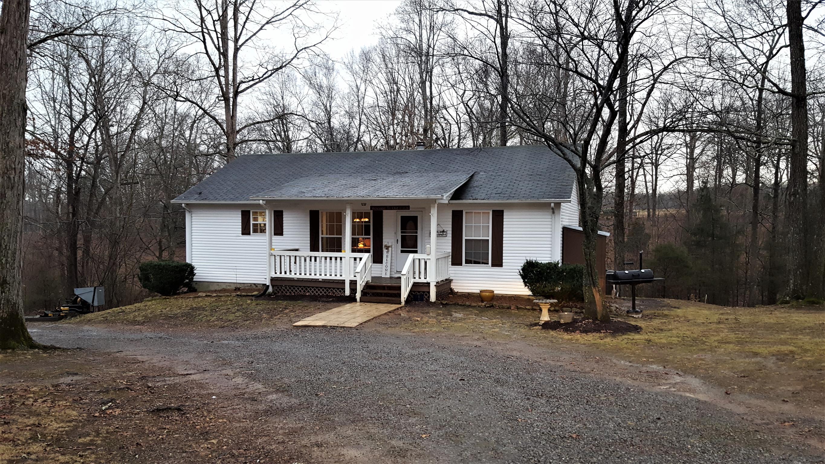 1036 White Road Burns, TN 37029 - Photo 1 of 10 Gallery Image 1