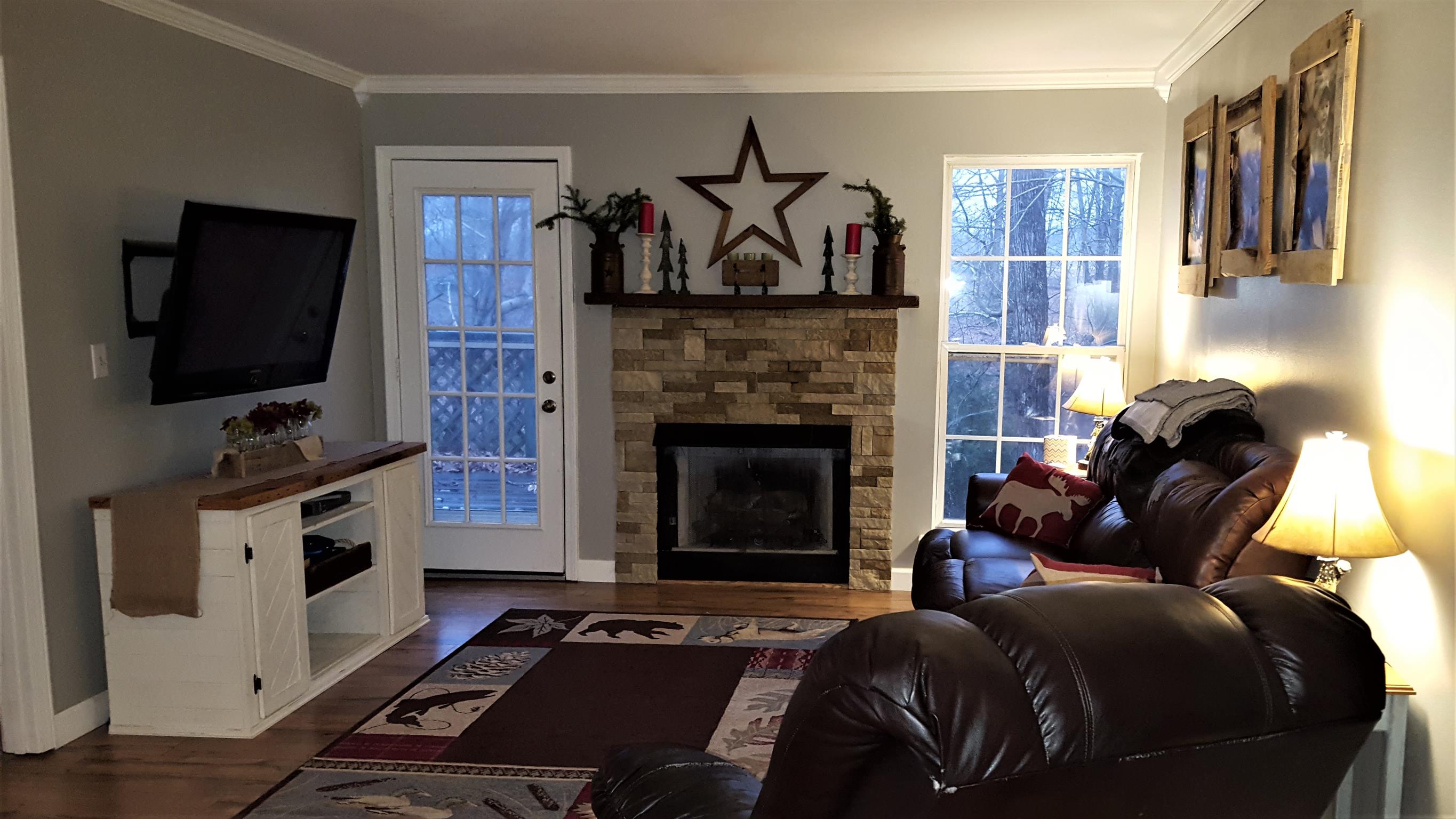 1036 White Road Burns, TN 37029 - Photo 2 of 10 Great room w/ gas fireplace and doors to deck