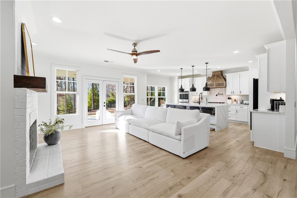 124 Jason Lane Cumming, GA 30040 - Photo 4 of 45