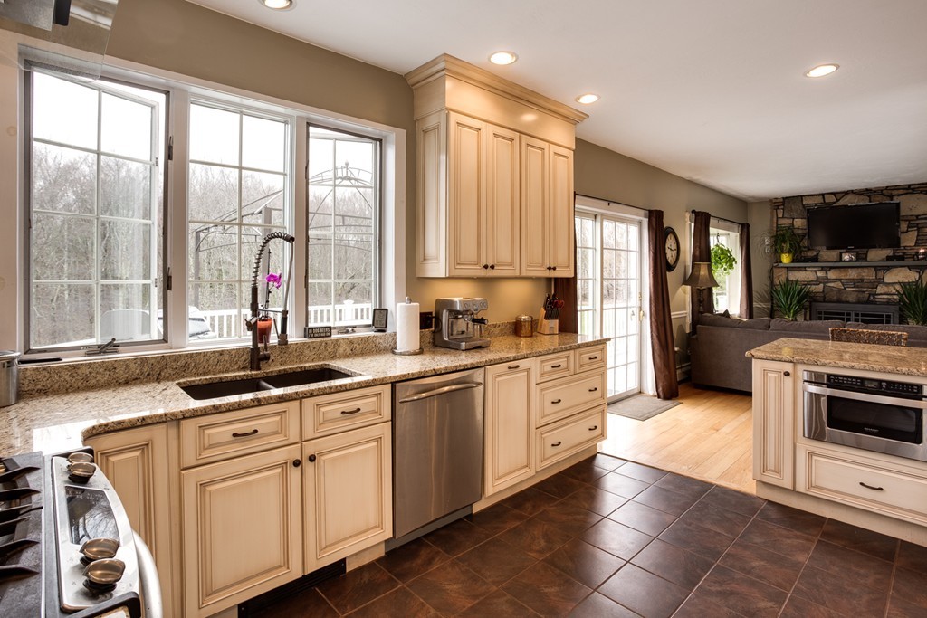 79 Old Webster Road Oxford, MA 01540 - Photo 5 of 30 Gallery Image 5