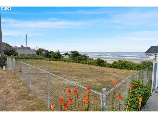 a view of a tennis court