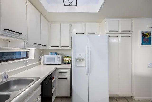 $2,100 | 255 South Avenida Caballeros, Unit 302, Palm Springs, CA 92262