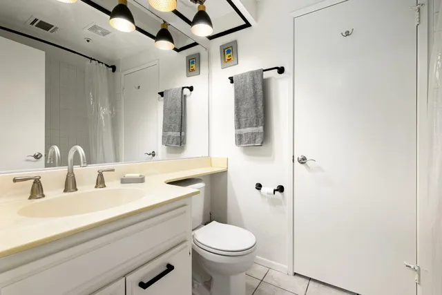 $2,100 | 255 South Avenida Caballeros, Unit 302, Palm Springs, CA 92262