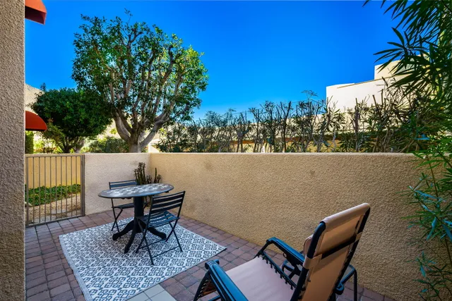 $2,100 | 255 South Avenida Caballeros, Unit 302, Palm Springs, CA 92262
