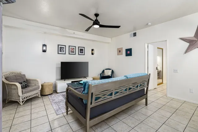 $2,100 | 255 South Avenida Caballeros, Unit 302, Palm Springs, CA 92262