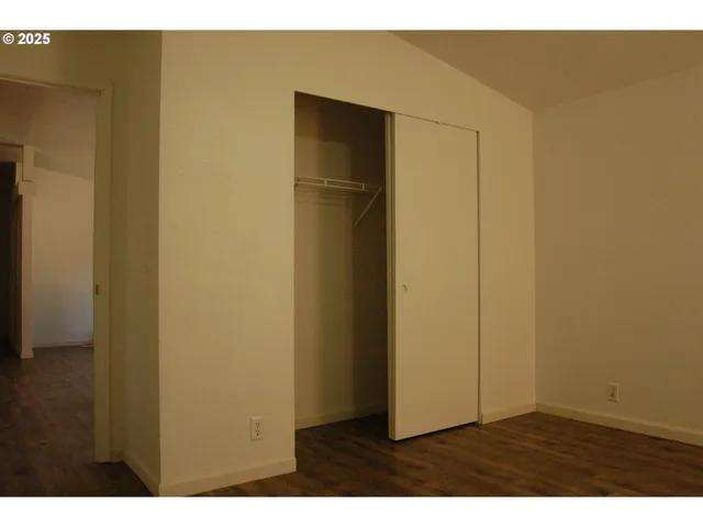 $260,000 | 49545 McKenzie Highway, Vida, OR 97488