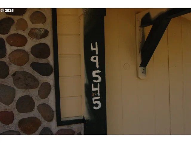$260,000 | 49545 McKenzie Highway, Vida, OR 97488