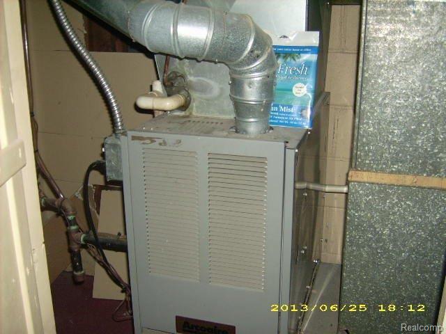 70 Ruth Avenue Pontiac, MI 48341 - Photo 31 of 32 DSCI6853 (2).jpg