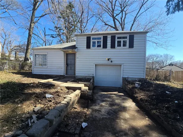 $240,000 | 4405 North Oak Trafficway, Kansas City, MO 64116