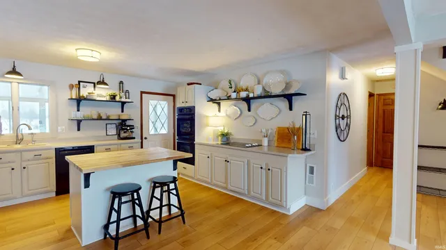 $399,900 | 1075 East Bocock Road, Marion, IN 46952