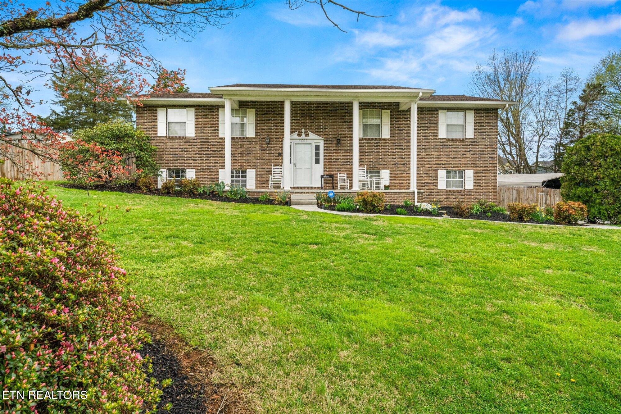 7205 Chartwell Road Knoxville, TN 37931 - Photo 1 of 29 Front of home