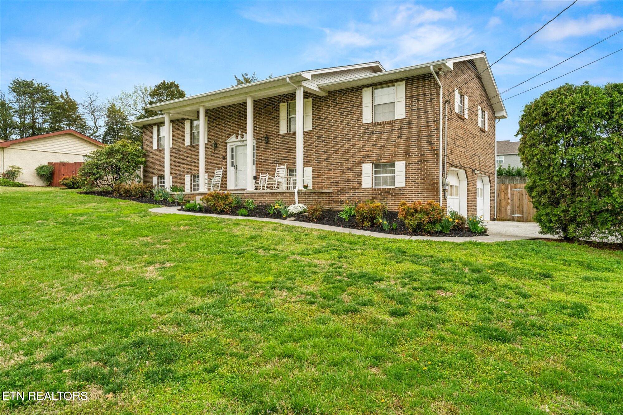 7205 Chartwell Road Knoxville, TN 37931 - Photo 2 of 29 Front of home