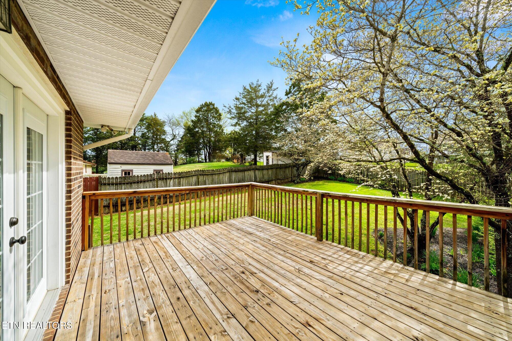 7205 Chartwell Road Knoxville, TN 37931 - Photo 21 of 29 Back Deck