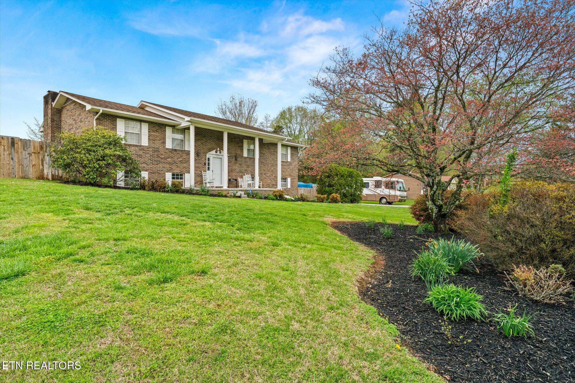 7205 Chartwell Road Knoxville, TN 37931 - Photo 3 of 29 Front of home