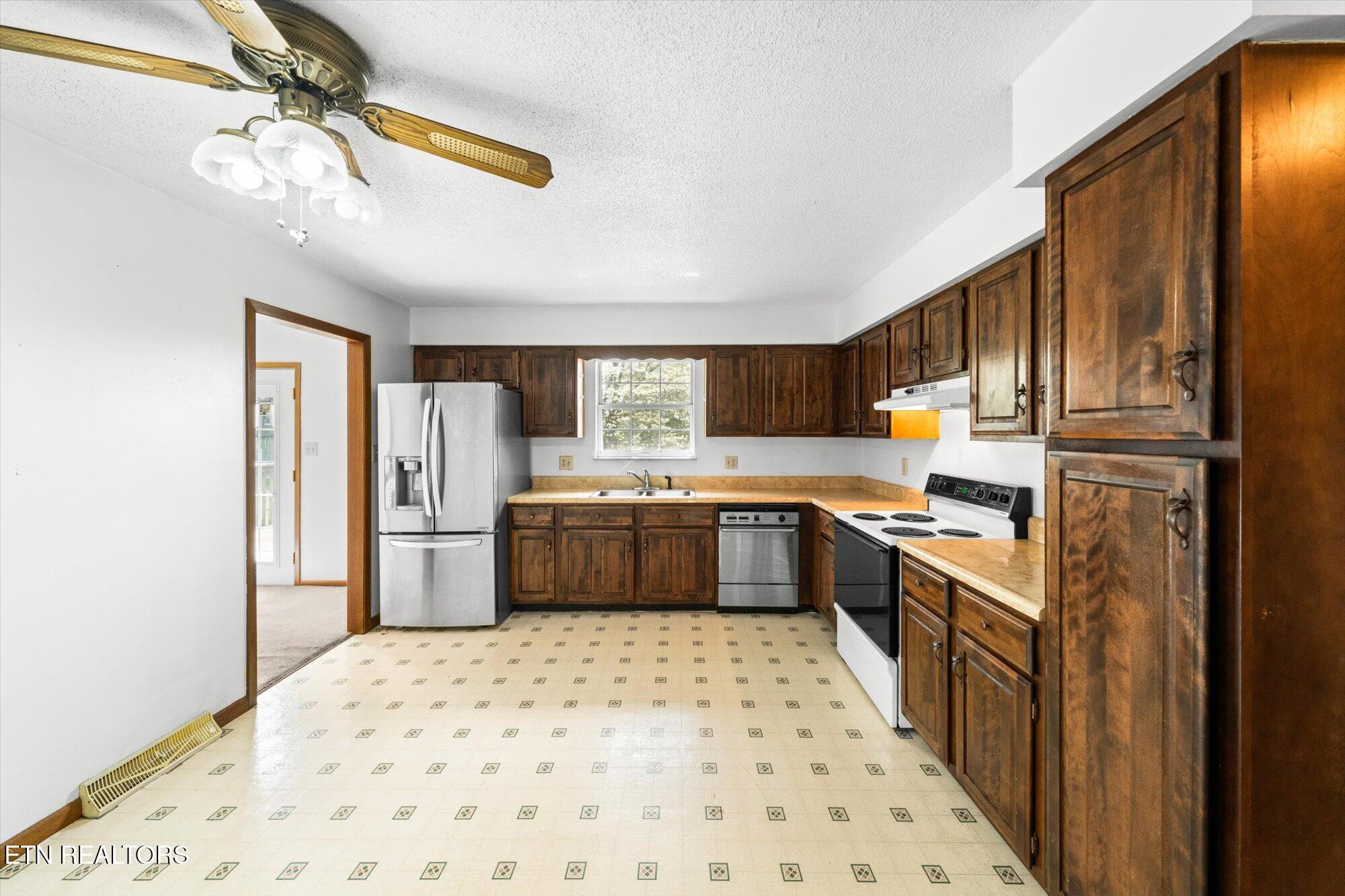 7205 Chartwell Road Knoxville, TN 37931 - Photo 8 of 29 Kitchen