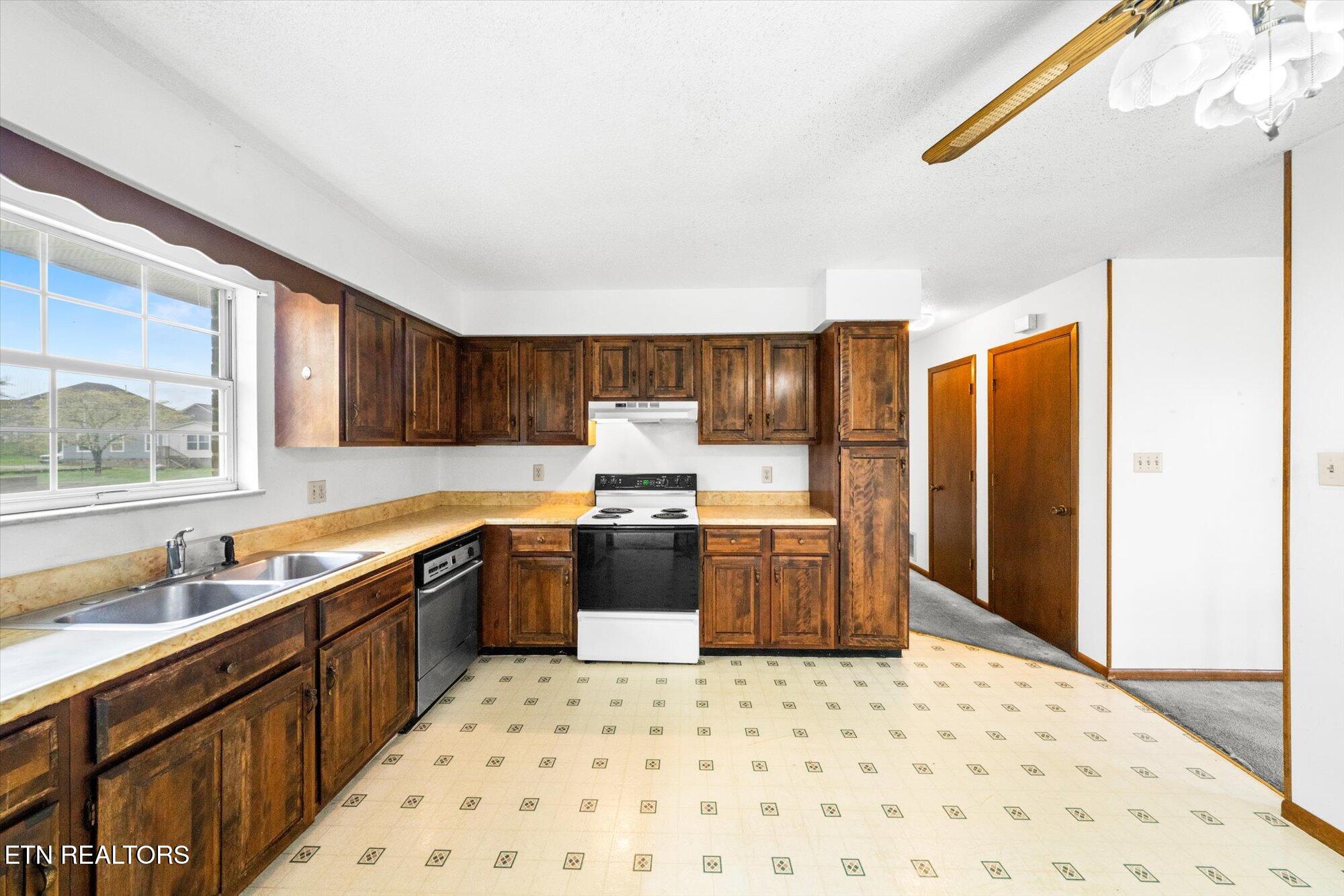 7205 Chartwell Road Knoxville, TN 37931 - Photo 9 of 29 Kitchen