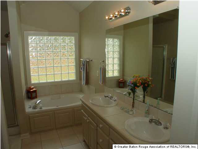 10448 Springrose Avenue Baton Rouge, LA 70810 - Photo 9 of 12