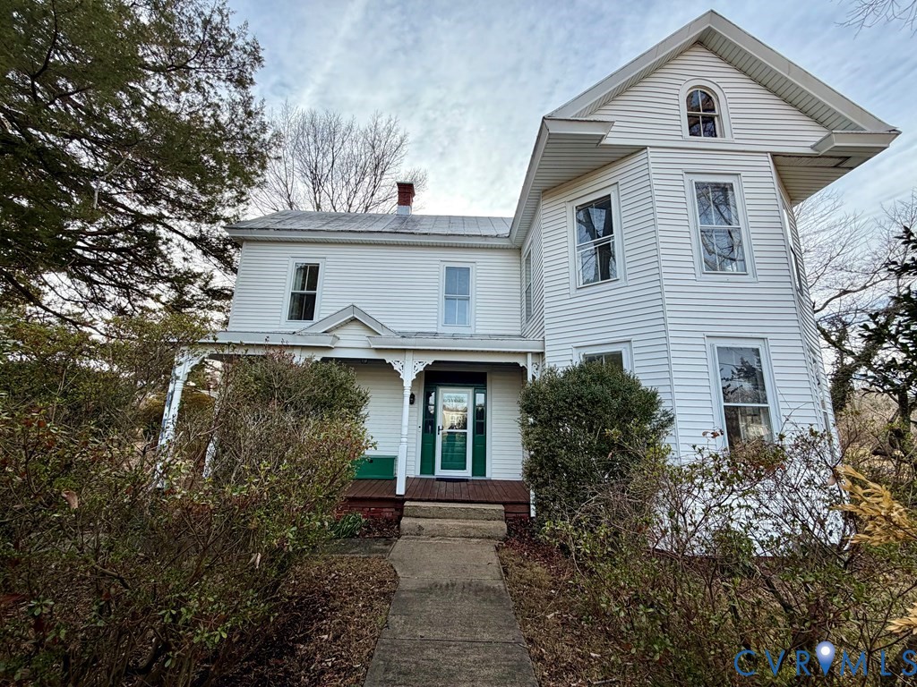 224 Courthouse Road Heathsville, VA 22473 - Photo 2 of 37 a front view of a house with garden