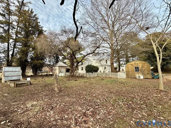 a view of a yard with a tree