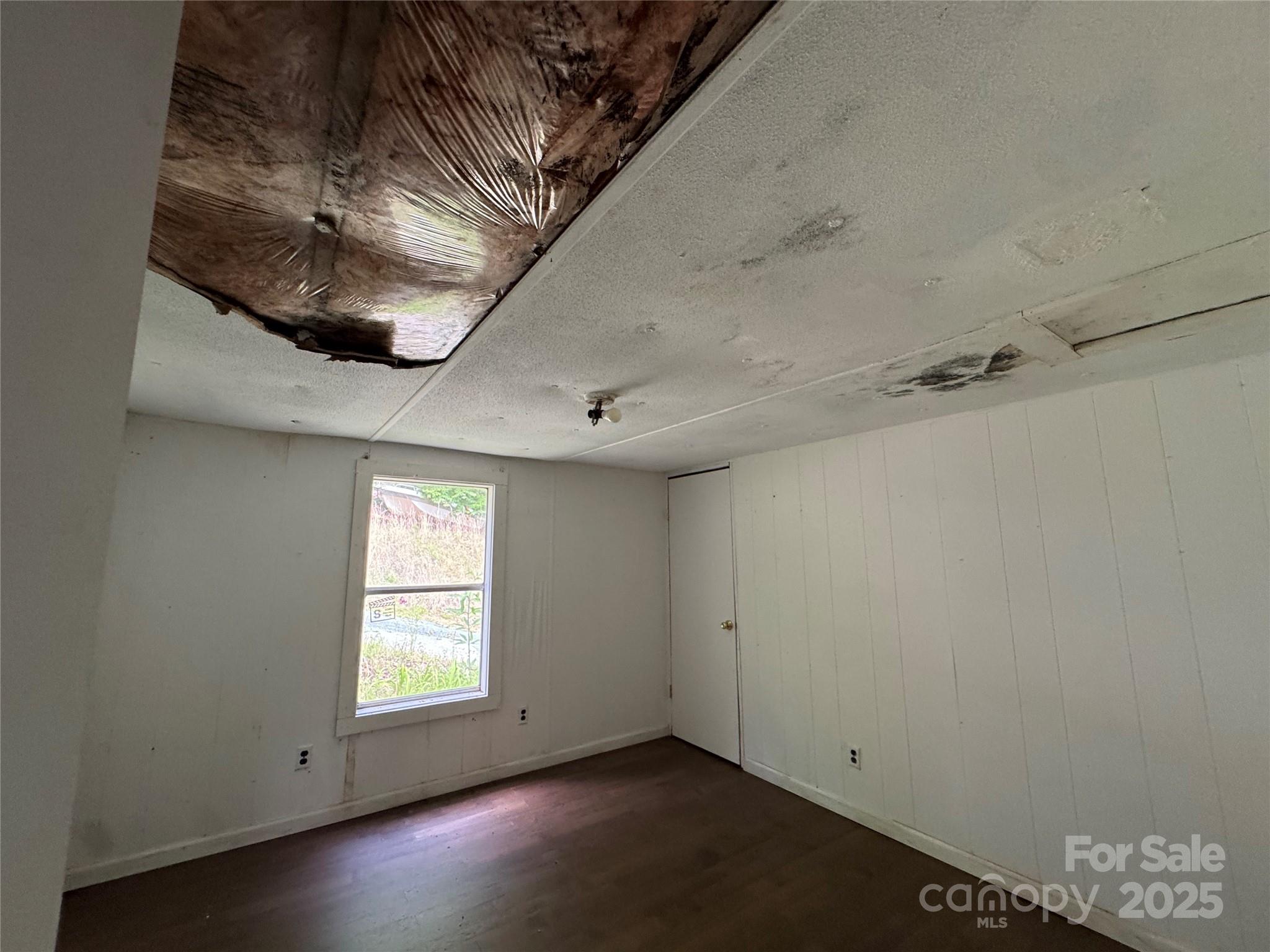 91 Keys Hill Road Almond, NC 28702 - Photo 4 of 19 an empty room with a window