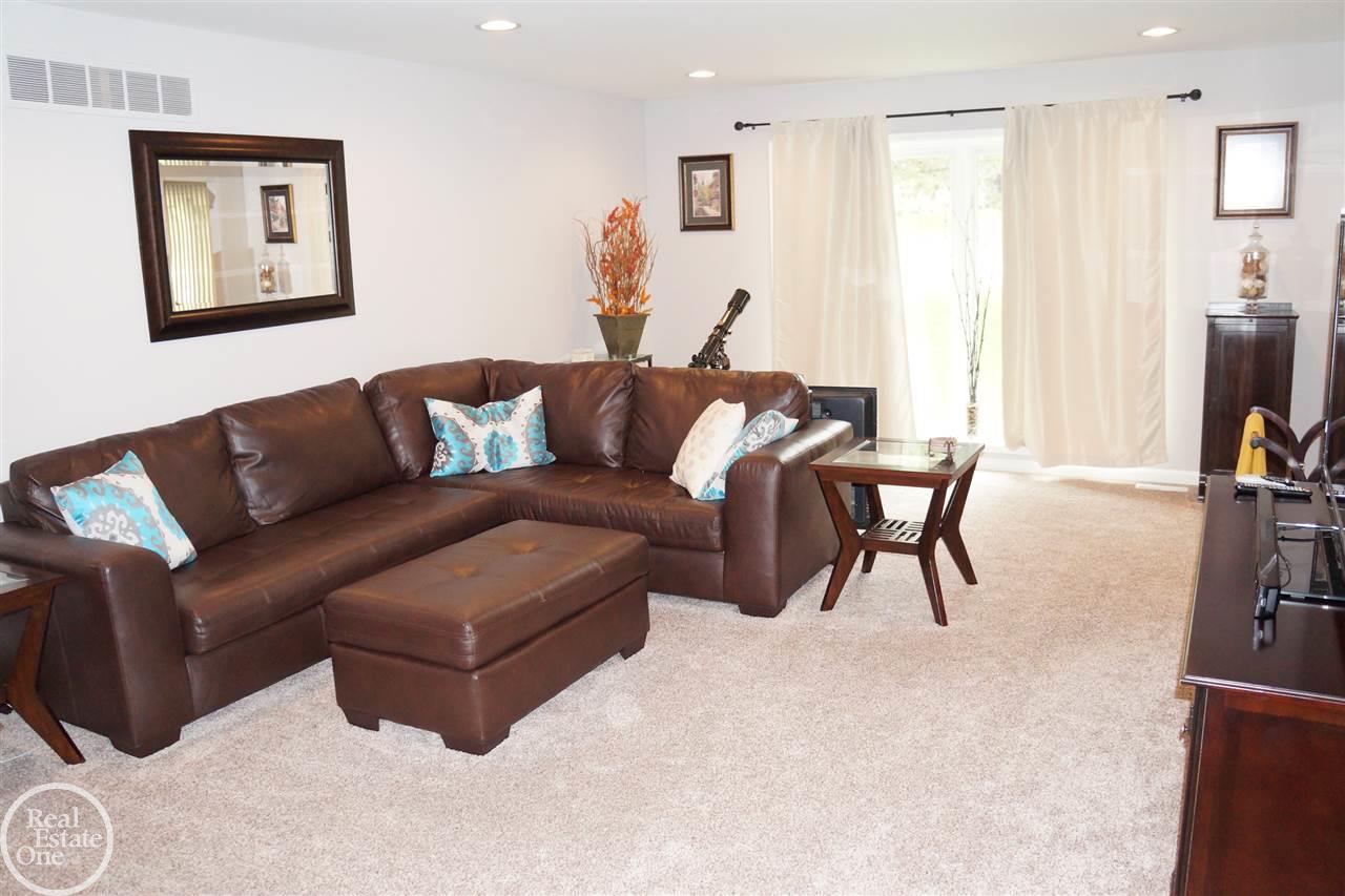 696 Baker Street Rochester Hills, MI 48307 - Photo 4 of 22