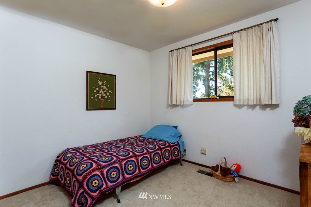 18914 Ross Road Bothell, WA 98011 - Photo 14 of 15 Gallery Image 14