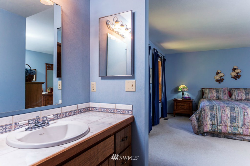 18914 Ross Road Bothell, WA 98011 - Photo 4 of 15 Gallery Image 4