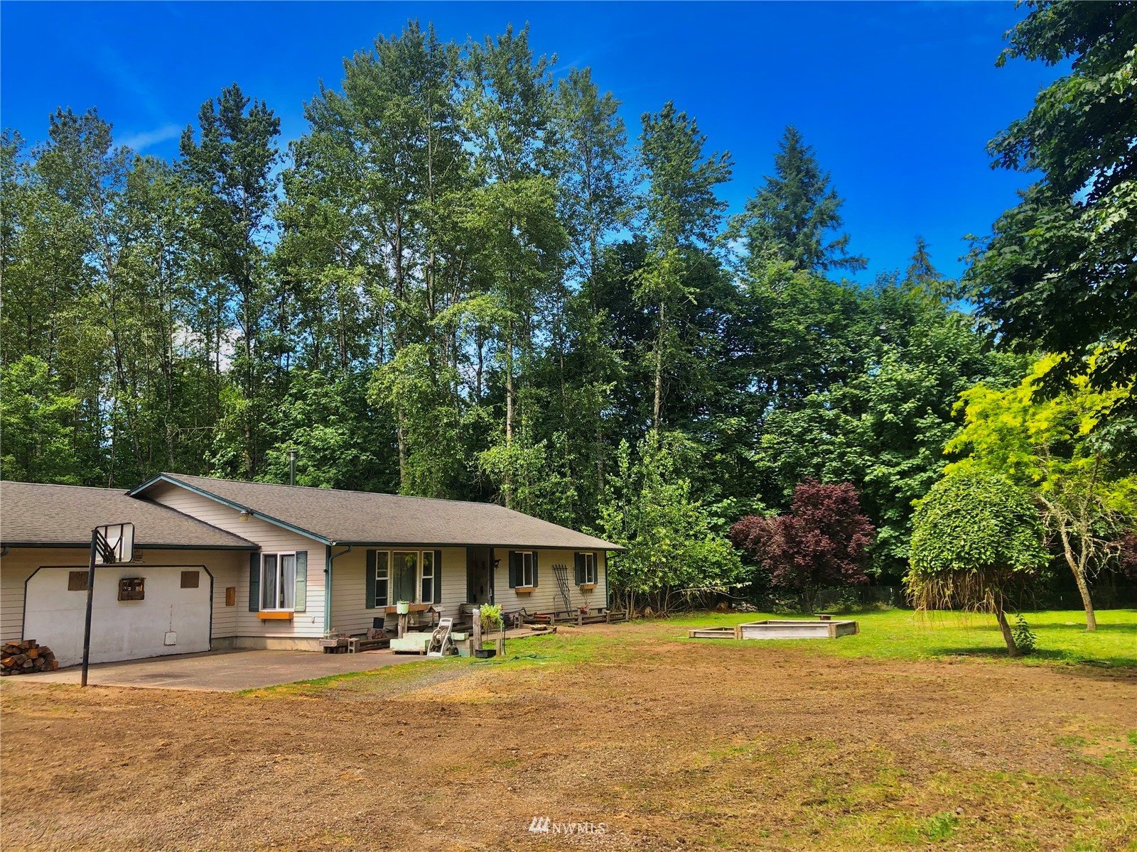 144 Morgan Road Toutle, WA 98649 - Photo 14 of 40 a front view of a house with a garden