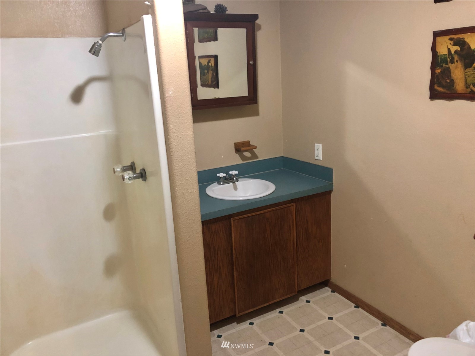 144 Morgan Road Toutle, WA 98649 - Photo 33 of 40 a bathroom with a granite countertop sink toilet and shower
