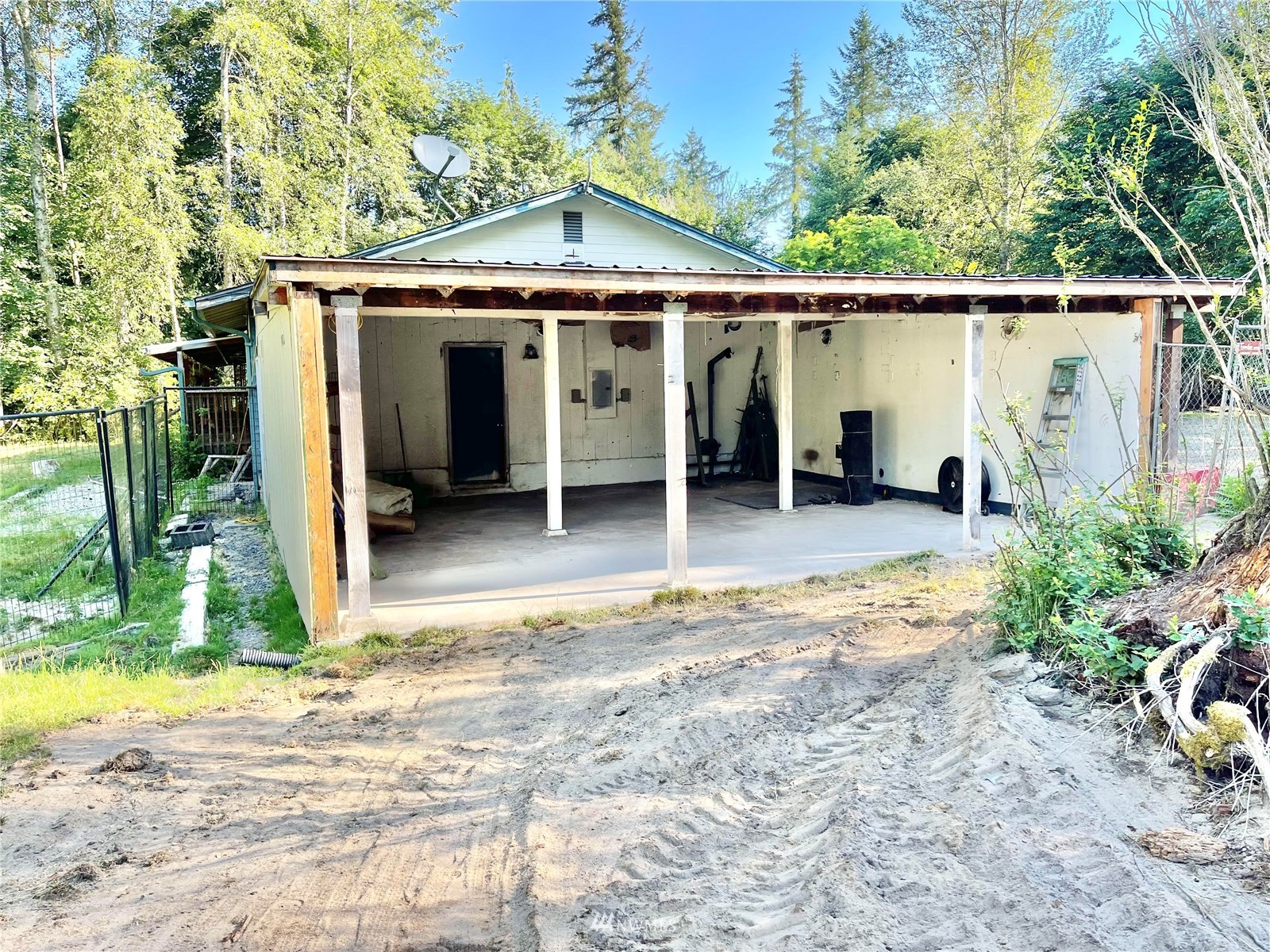 144 Morgan Road Toutle, WA 98649 - Photo 10 of 40 a view of a house with backyard and porch