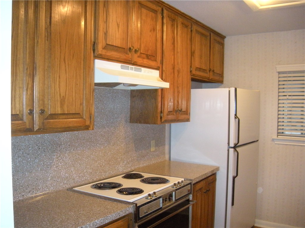2529 Rio Grande Street, Unit 57 Austin, TX 78705 - Photo 6 of 20 a kitchen with a stove and a refrigerator
