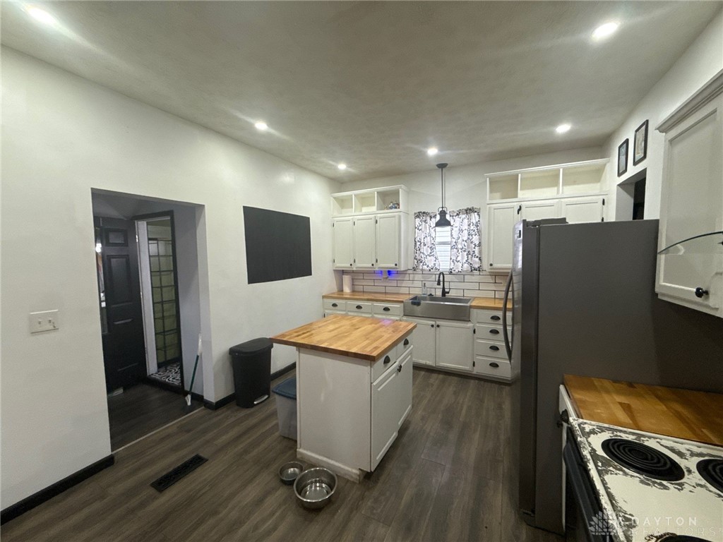 1125 West High Street Springfield, OH 45506 - Photo 12 of 39 This modern kitchen features stylish wood flooring and contemporary recessed lighting.