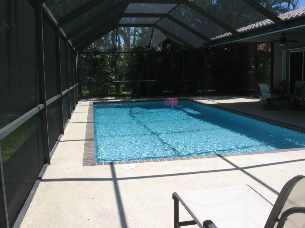 245 Northwest 70th Street Boca Raton, FL 33487 - Photo 21 of 39 a view of a backyard