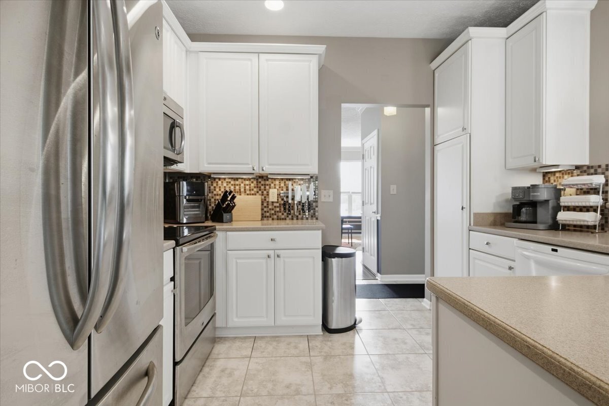 11190 Ruckle Street Carmel, IN 46032 - Photo 7 of 39 Gallery Image 7