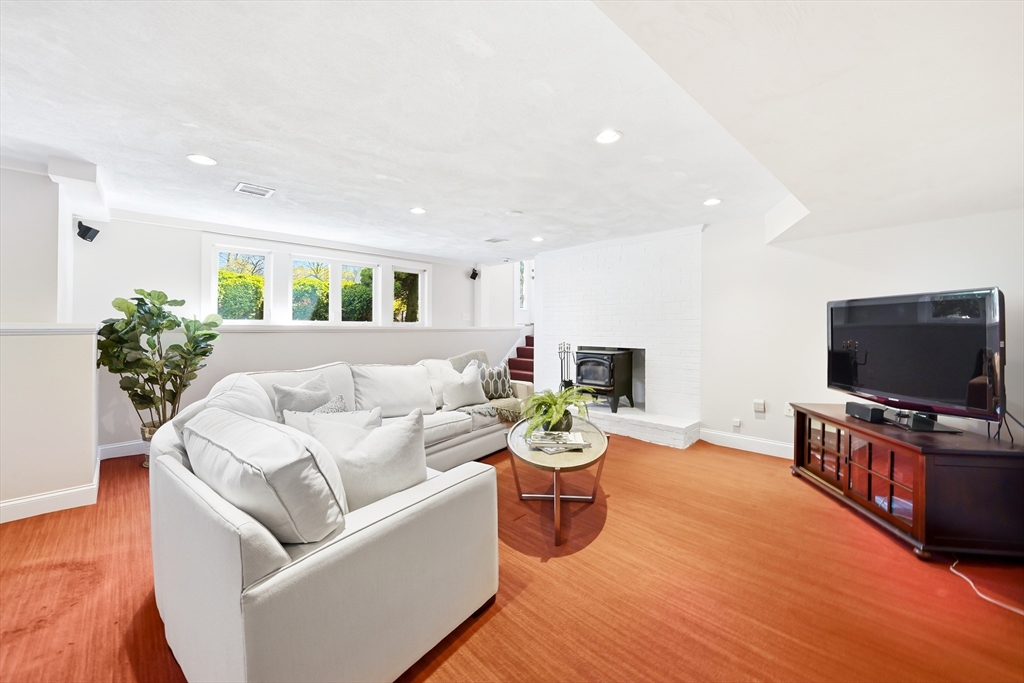 98 Blossomcrest Road Lexington, MA 02421 - Photo 35 of 42 Gallery Image 35