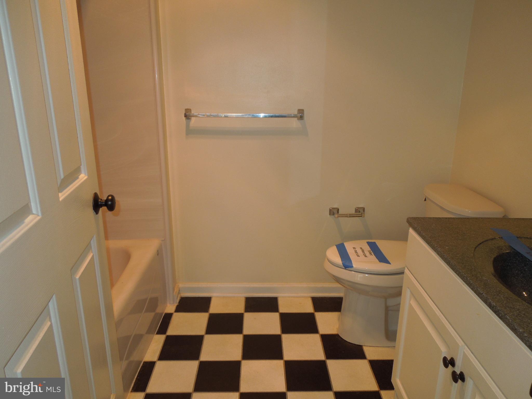 8233 Poplar Mill Road Baltimore, MD 21236 - Photo 10 of 20 Master bath with shower/tub combo