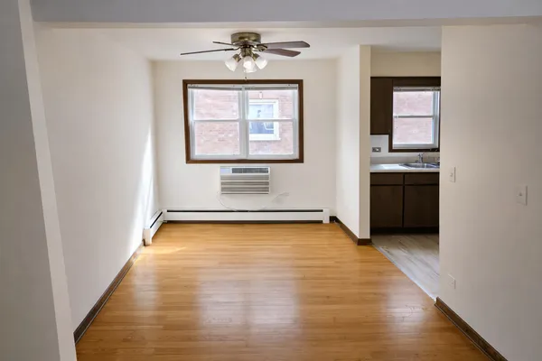 $1,850 | 4526 North Seeley Avenue, Unit 2E, Chicago, IL 60625
