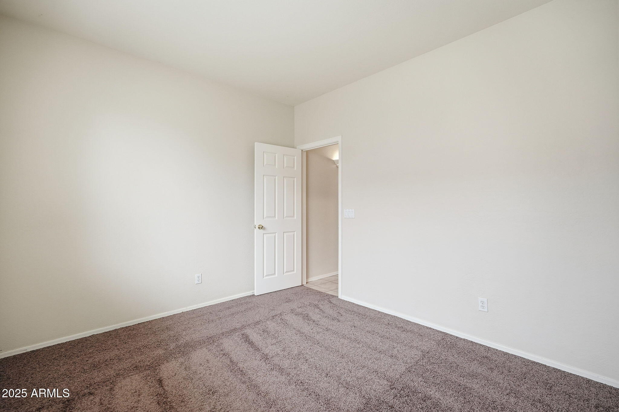 26913 North 85th Drive Peoria, AZ 85383 - Photo 20 of 48 a view of an empty room