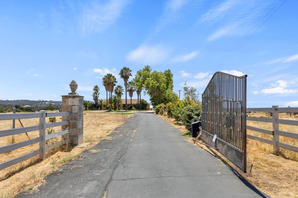 6780 McCourtney Road Lincoln, CA 95648 - Photo 3 of 37 a view of a pathway with a building in the background