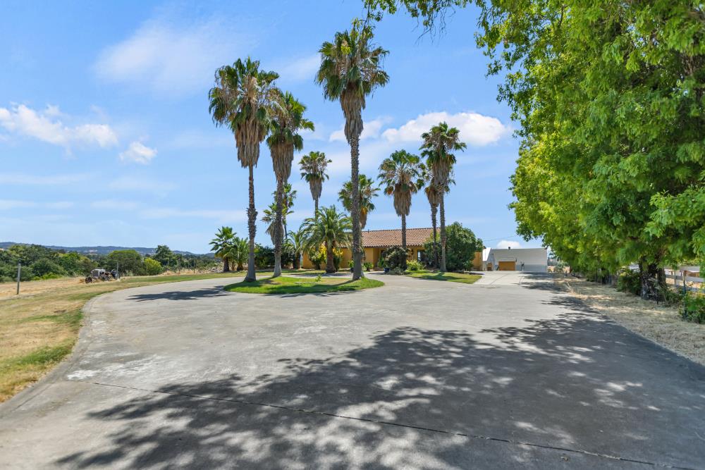 6780 McCourtney Road Lincoln, CA 95648 - Photo 4 of 37 a view of a street with a houses