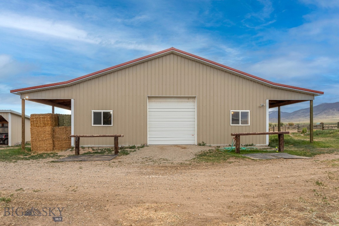 868 Middle Road Twin Bridges, MT 59754 - Photo 39 of 48 barn