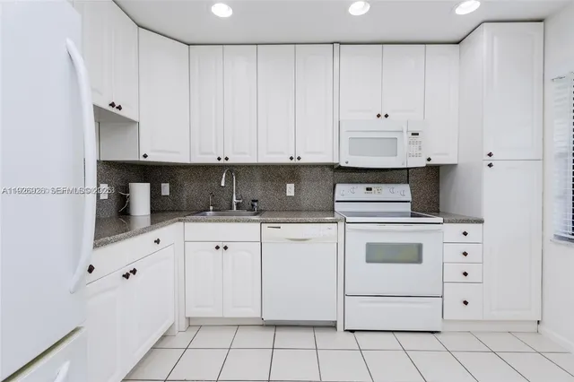 $269,900 | 21529 Cypress Hammock Drive, Unit 35J, Boca Raton, FL 33428