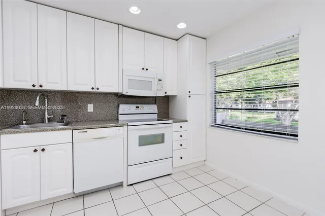 $269,900 | 21529 Cypress Hammock Drive, Unit 35J, Boca Raton, FL 33428