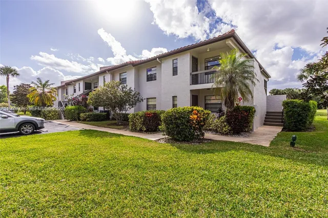 $269,900 | 21529 Cypress Hammock Drive, Unit 35J, Boca Raton, FL 33428