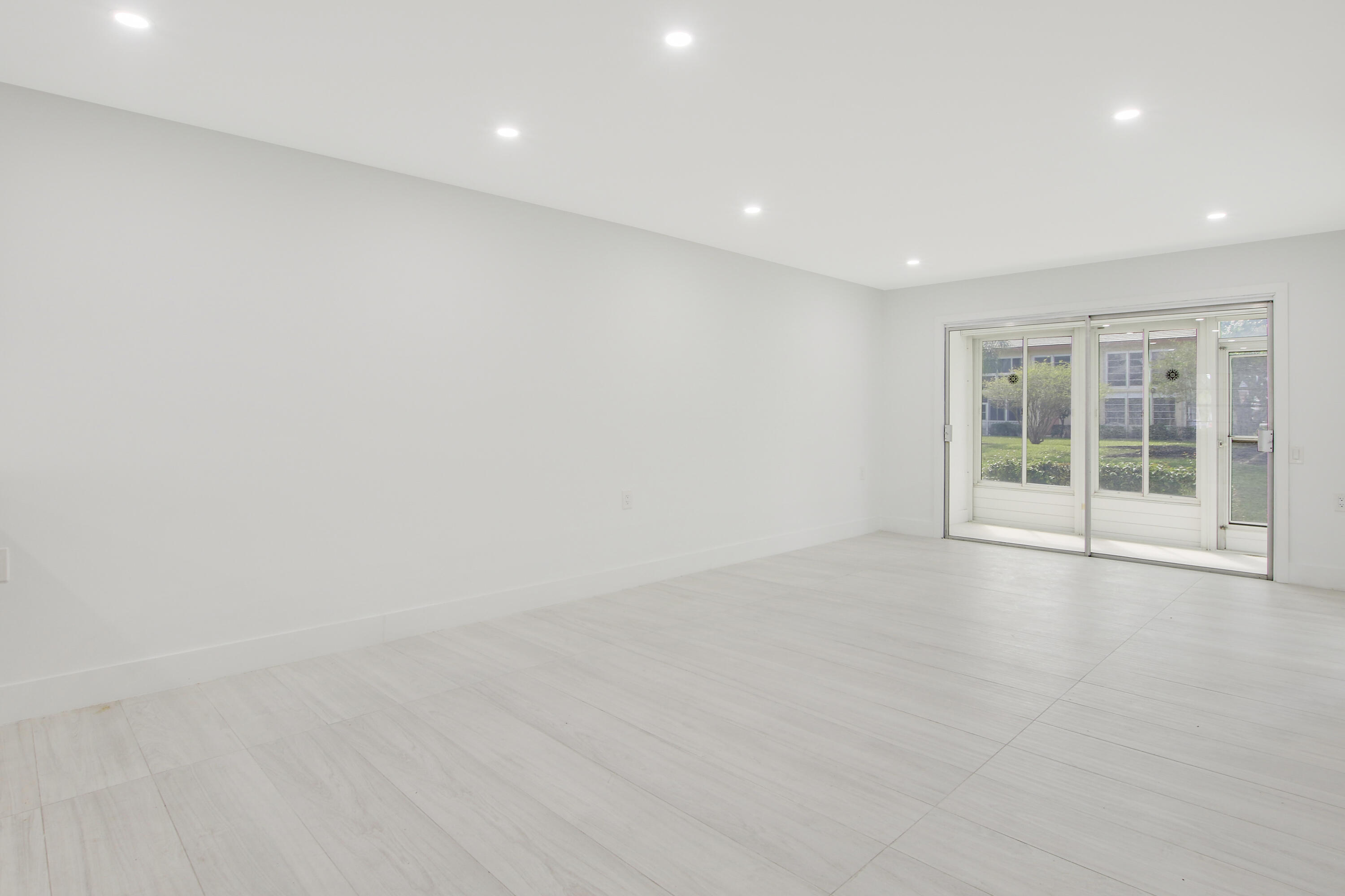 1203 Bahama Bend, Unit F1 Pompano Beach, FL 33066 - Photo 4 of 14 House1-13