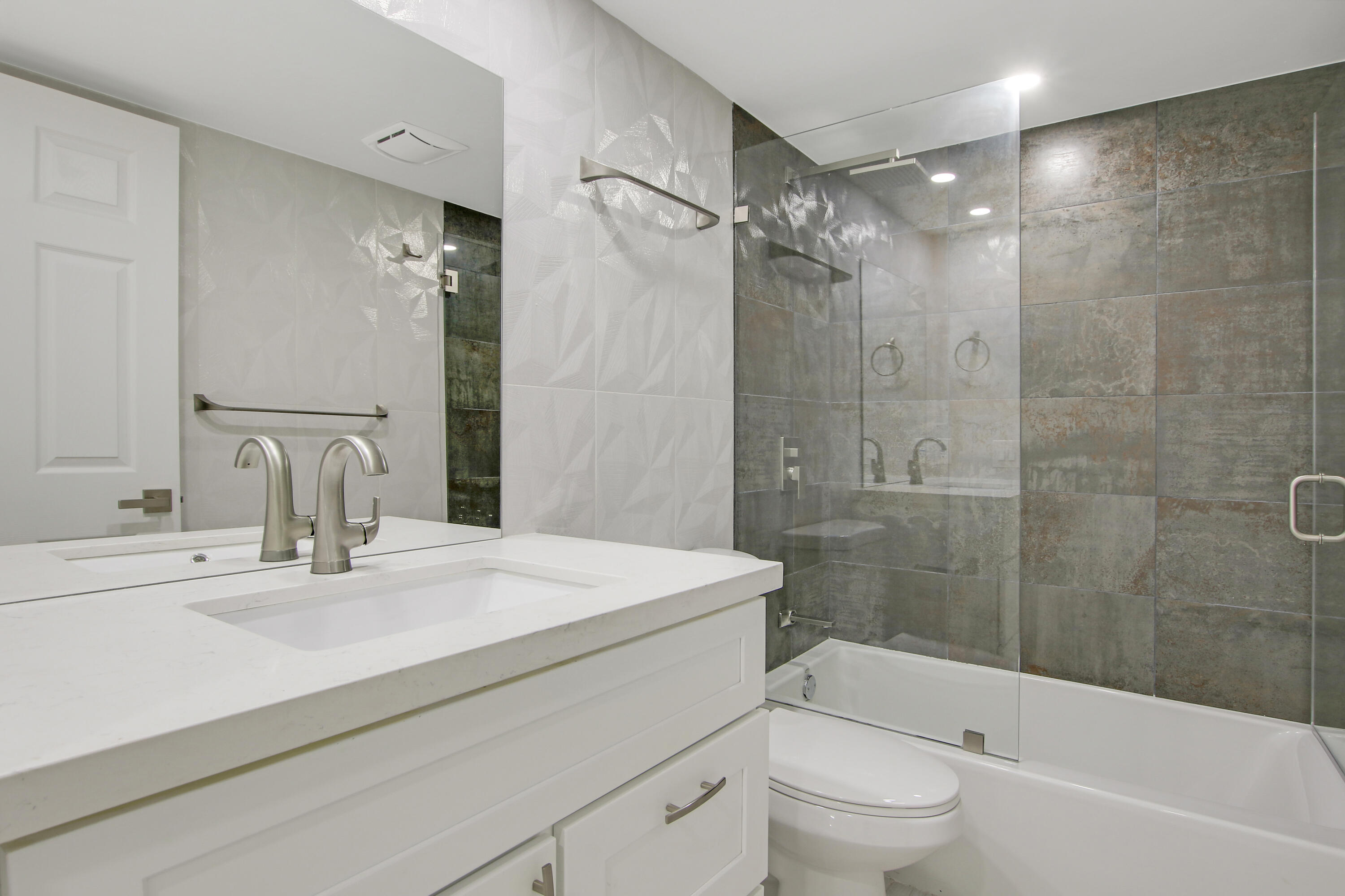 1203 Bahama Bend, Unit F1 Pompano Beach, FL 33066 - Photo 5 of 14 bathroom