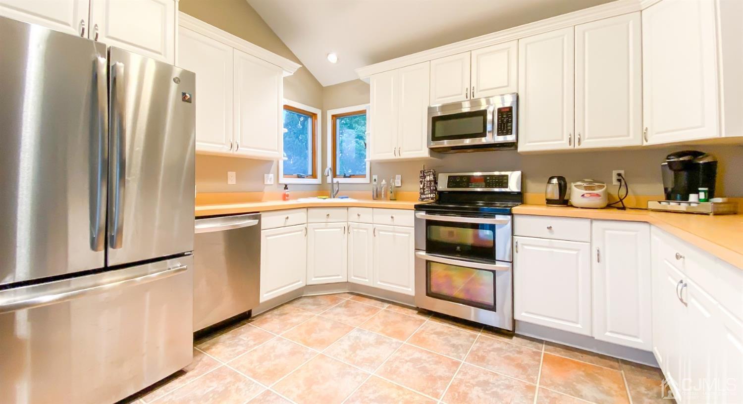 29 Hillcrest Road Colonia, NJ 07067 - Photo 3 of 14